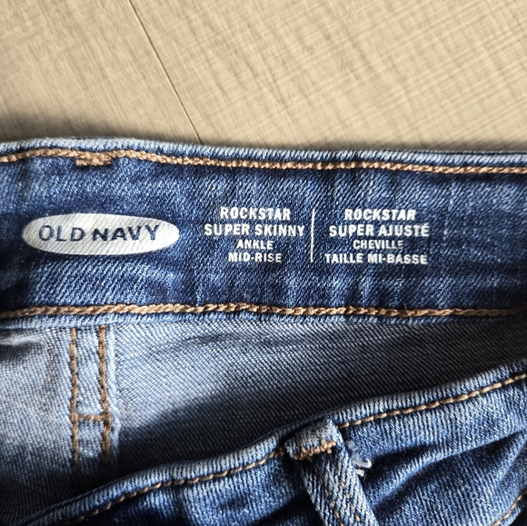 Old navy skinny jeans - Picture 2 of 3